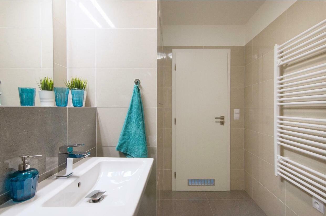 פראג Free Parking In Garage Karolina Plazza, New Cosy Studio With All You Need מראה חיצוני תמונה
